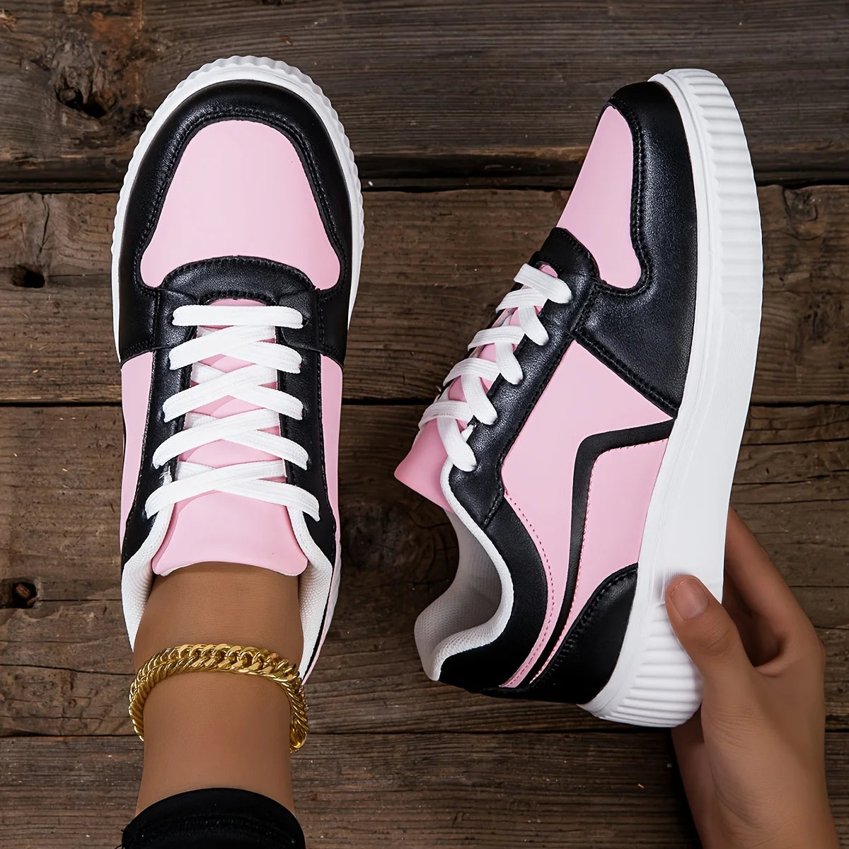 MOVEWEAR Women’s Lightweight Casual Stripe Lace-Up Sneakers